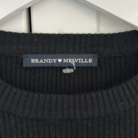 Brandy Melville Cropped Sweater - Picture 3 of 4